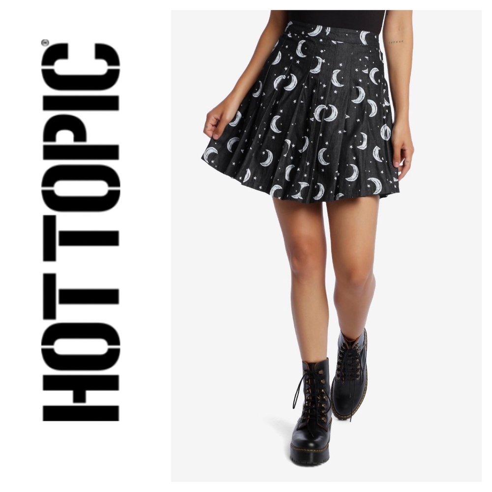 Hot Topic Black Moon & Stars Pleated Denim Skirt